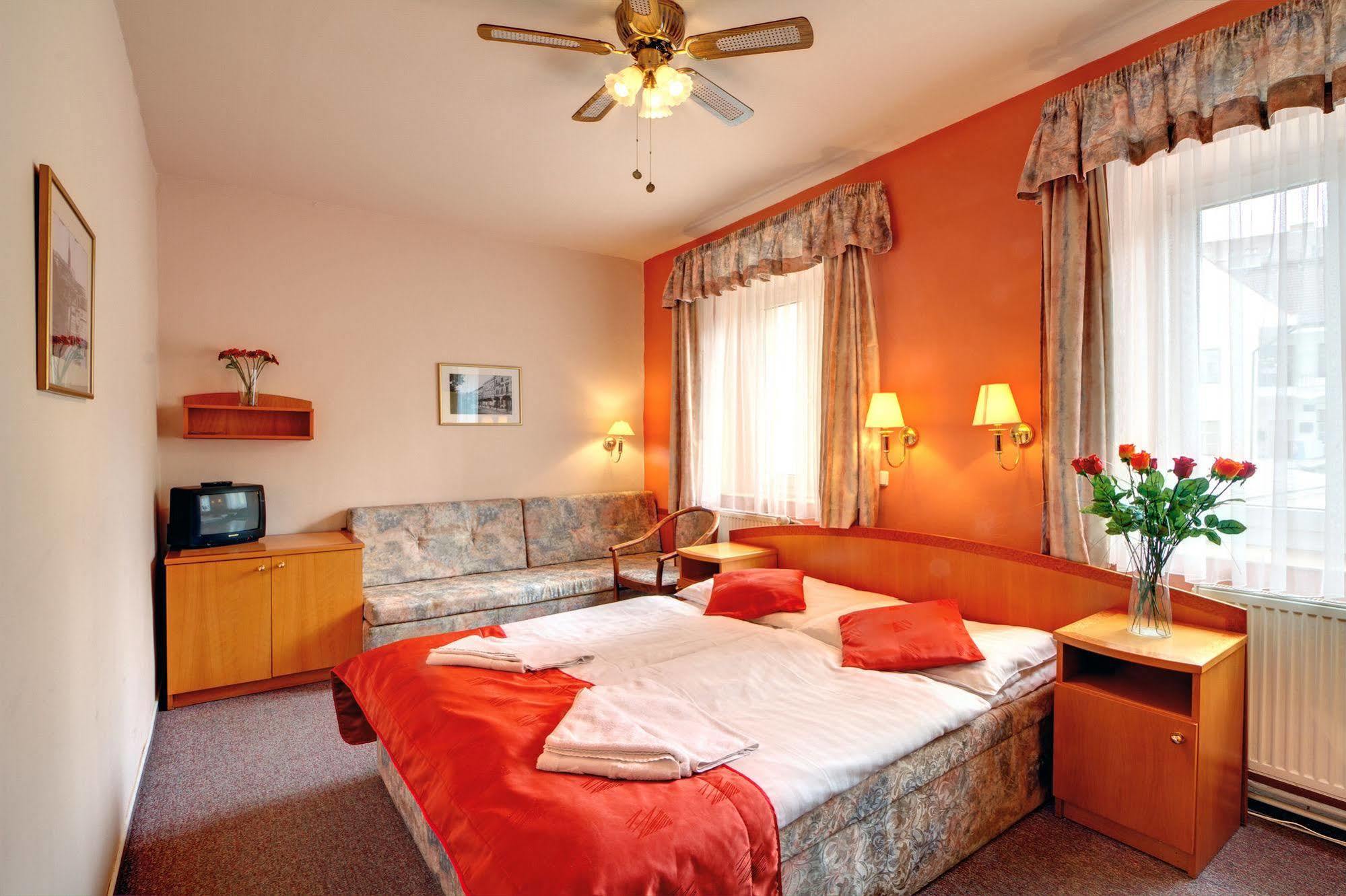 White Lion Hotell 4*